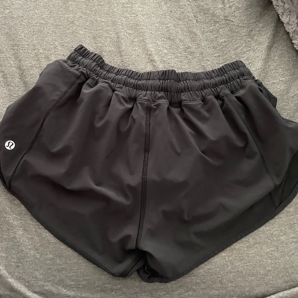 Lulu Lemon Black 2.5in Hotty Hot shorts size 6 barely worn
